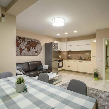 Sunny Spacious Apartment In A Great Location Казанлык Экстерьер фото
